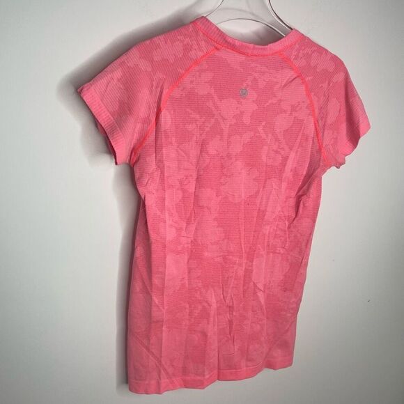 Lululemon Run Swiftly Tech Short Sleeve Pink Lace Floral Crew Neck Size 6 RARE! - Picture 3 of 6